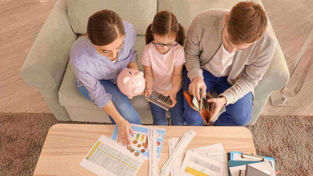 child learning about money